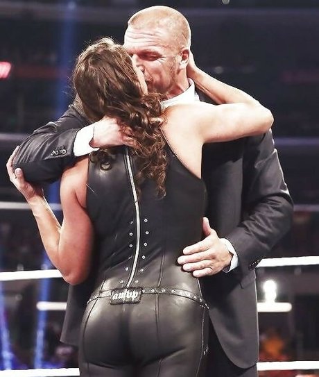 Stephanie McMahon 裸モデル 写真