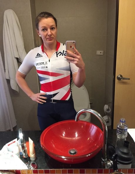 Katy Marchant 完璧なポルノスター 写真