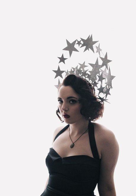 Fern Brady エロティックなモデル 写真