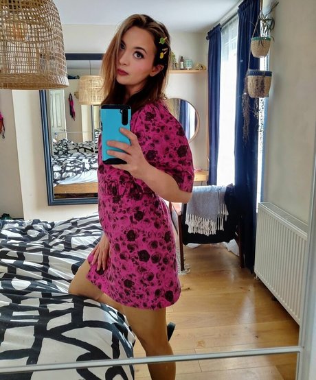 かわいいブロンドのオンリーファンズ 裸 画像