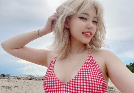 baby jeyy 裸の女優 写真