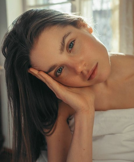 Pauline Schuller ポルノスター 可愛い アーカイブ