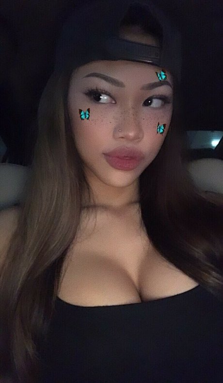 巨乳ランジェリーオンリーファンズ 美しい裸 画像