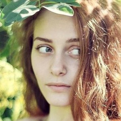 アウトドア 熟女 オンリーファンズ エロチック 写真