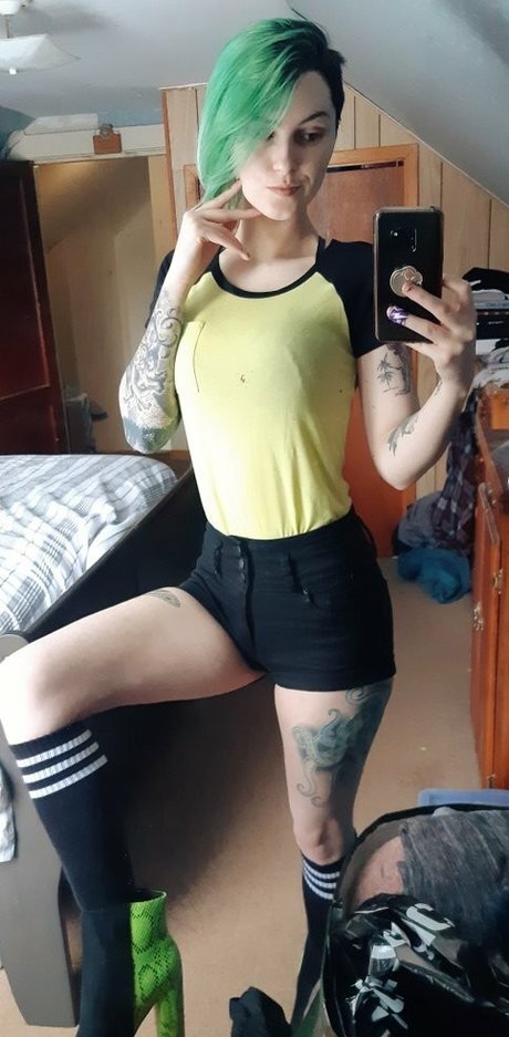 ランジェリーヌードオンリーファンズ 美しいヌード 写真