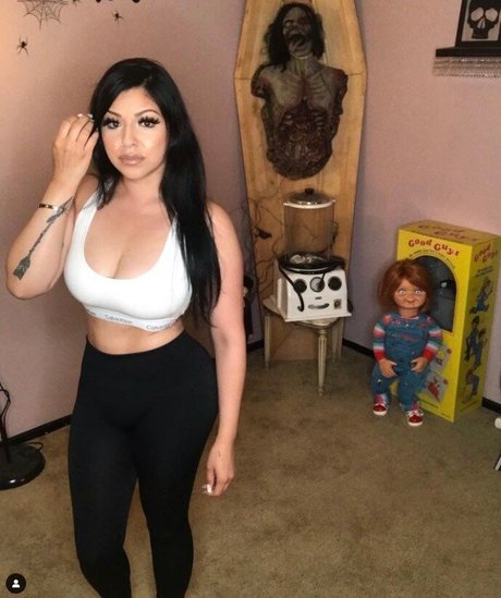 Champagne Chronicles 完璧なポルノスター ギャラリー