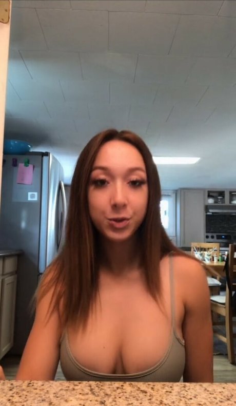 Presley Hine スター ヌード 写真