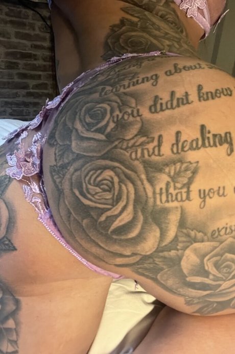 Louise McNamara スター ヌード ギャラリー