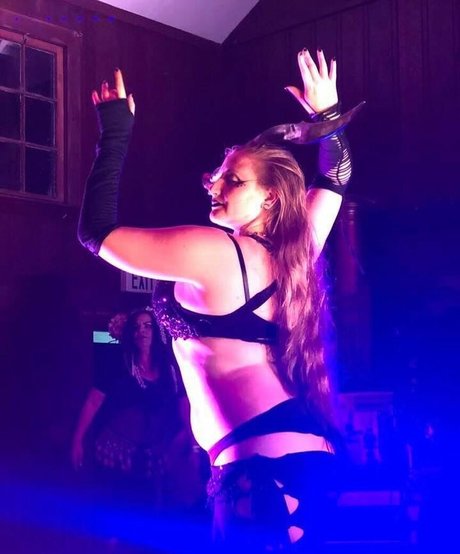 BordeauxBlack セクシーなポルノスター 写真