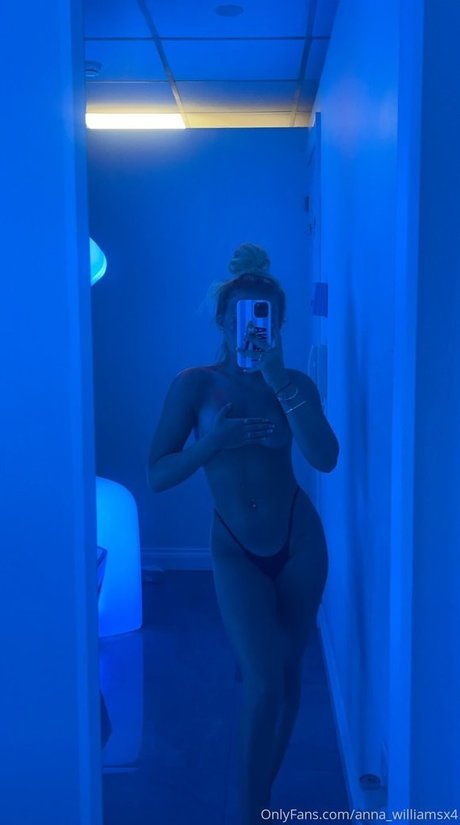 Anna Williams 美しいスター 写真