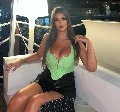 Gena Rexhapi 素敵なポルノスター 写真