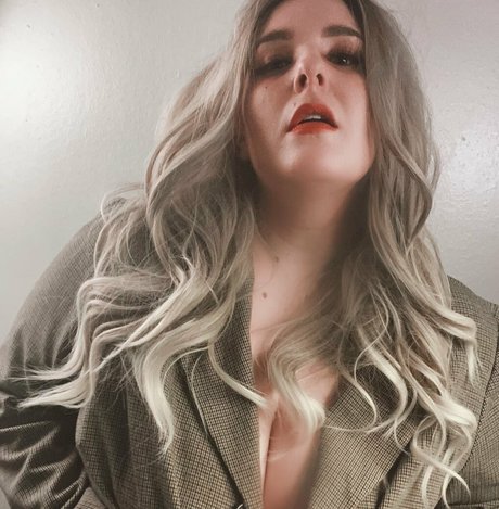 Suzy q ポルノスター 写真