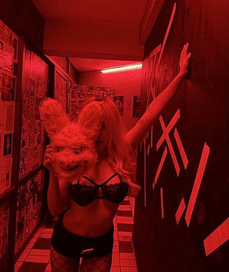 Kanyav Sai 裸の女優 写真