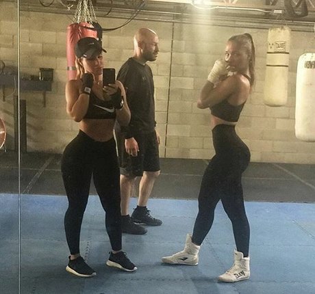 ベビーシッターオンリーファンズ 無料セックス 画像