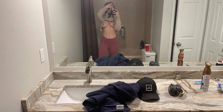 エクストリーム潮吹きオンリーファンズ セクシーヌード アーカイブ