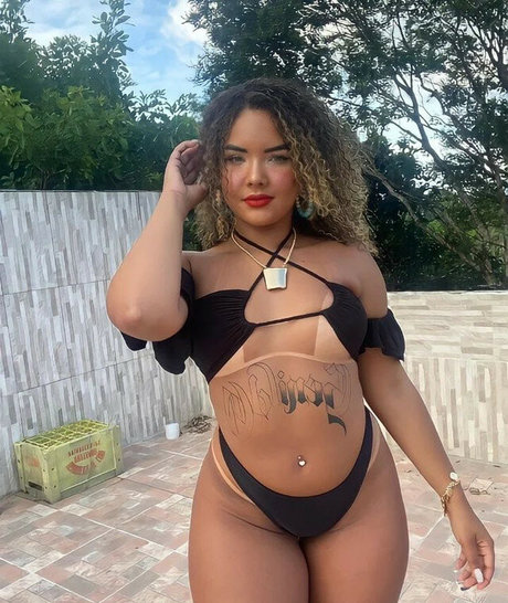 フェイシャルオンリーファンズ セクシーヌード 写真