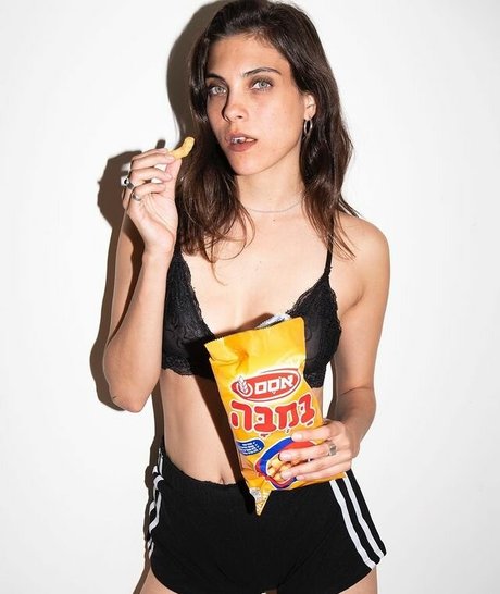 Meyran Menkes ポルノスター ヌード 写真