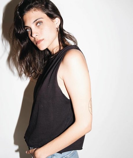 Meyran Menkes ポルノモデル ギャラリー