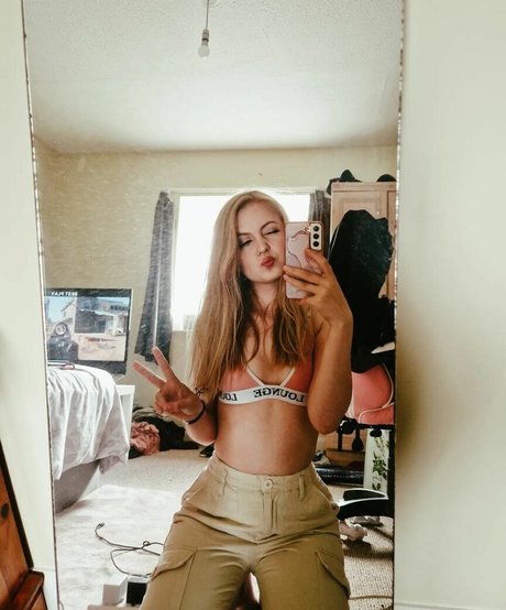 Olivia Tucker エロティックなポルノスター 写真