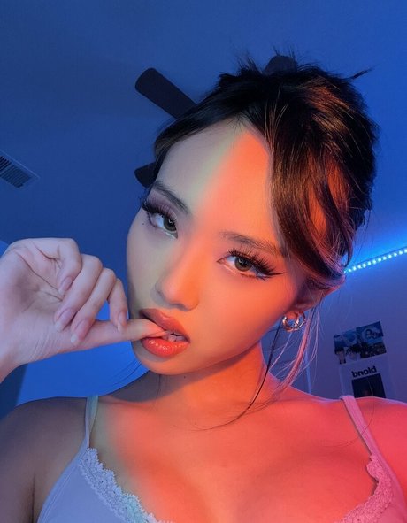 ssbbw オンリーファンズ セクシー裸 ギャラリー