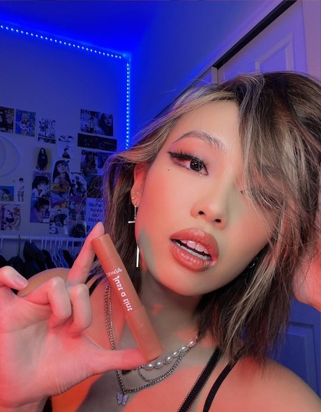 ティーンレズビアンオンリーファンズ ホットセクシー 画像