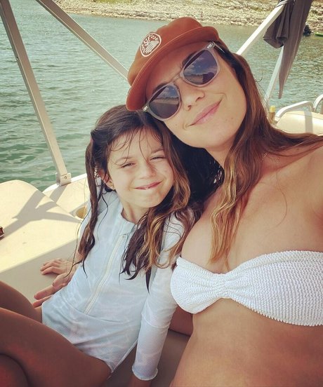 Odette Annable ポルノスター パーフェクト 写真