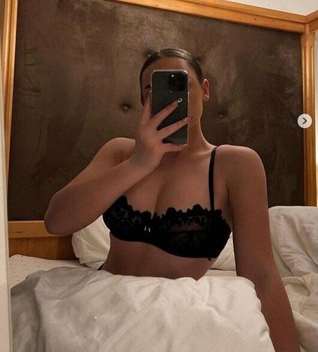 ぽっちゃりブロンドのオンリーファンズ xxx 写真