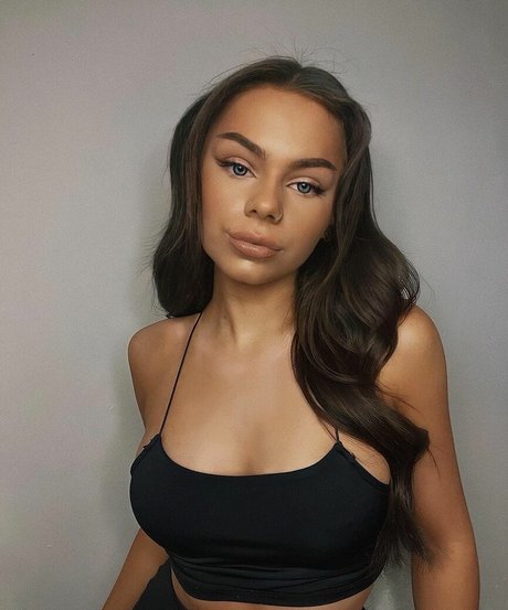 アラブ人妻オンリーファンズ エロ ギャラリー