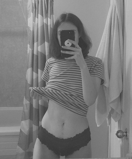 ヌード妻オンリーファンズ 美しい裸 写真