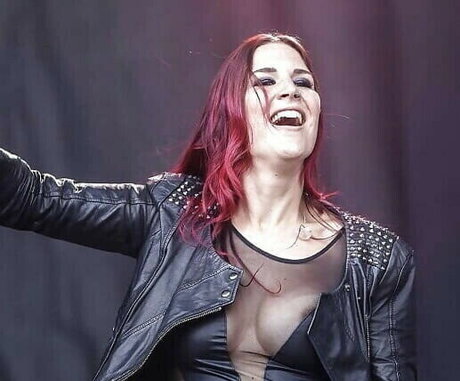 タトゥーオンリーファン ホットセックス 写真