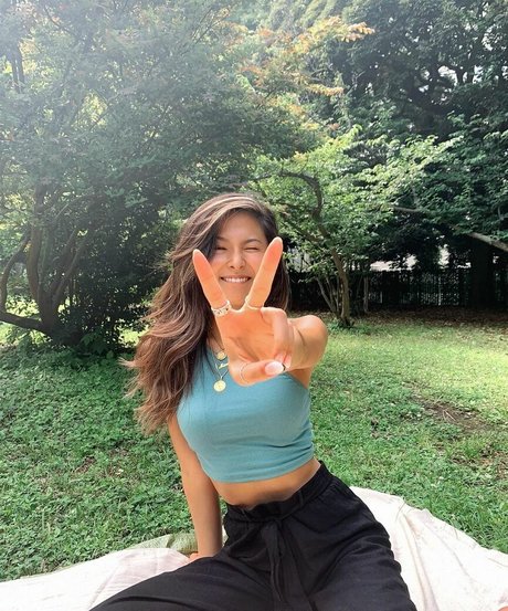 Mimi Furu 完璧なスター ギャラリー