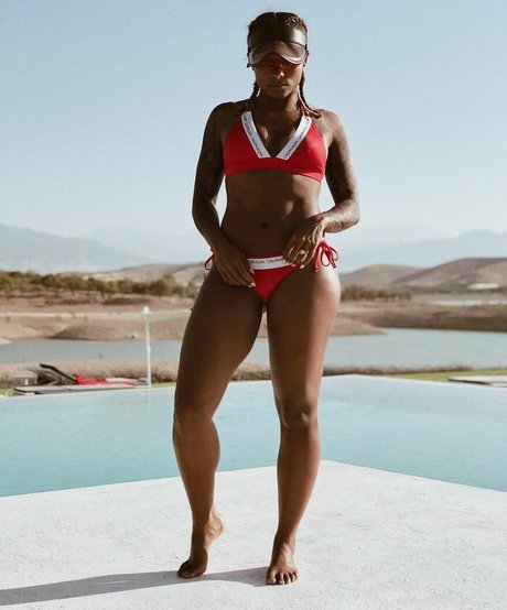 Fleur East xxx女優 写真