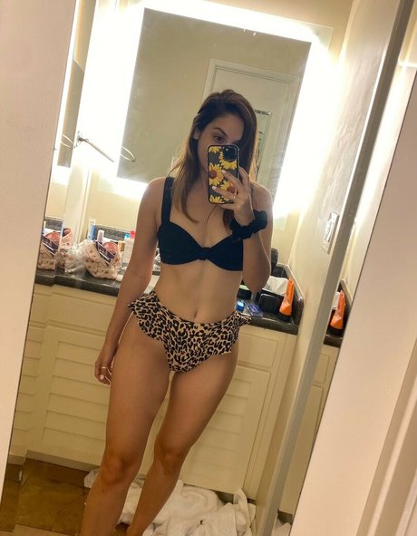 Sloane Skipper Wolf 高品質モデル 画像