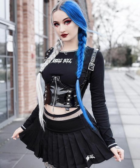 BlueAstrid セクシーモデル 写真