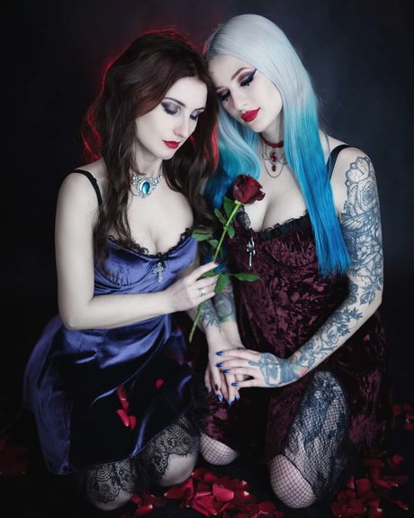 巨乳オナニーオンリーファンズ アダルト 画像