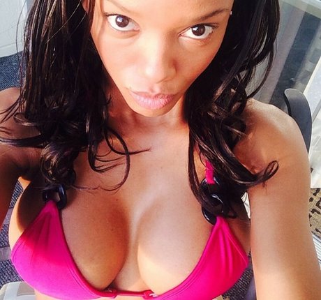 デカ尻Tバックオンリーファンズ ポルノ ギャラリー