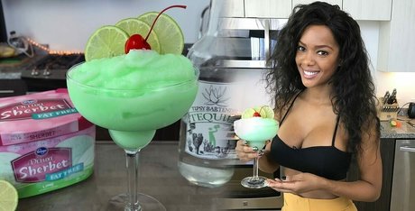 Brittany Danyelle アートスター ギャラリー