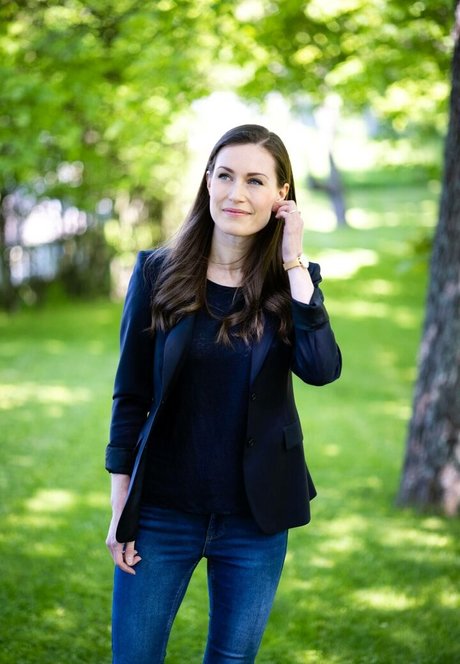 Sanna Marin アダルト女優 画像