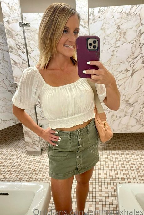 Emma Exhales スター ヌード ギャラリー