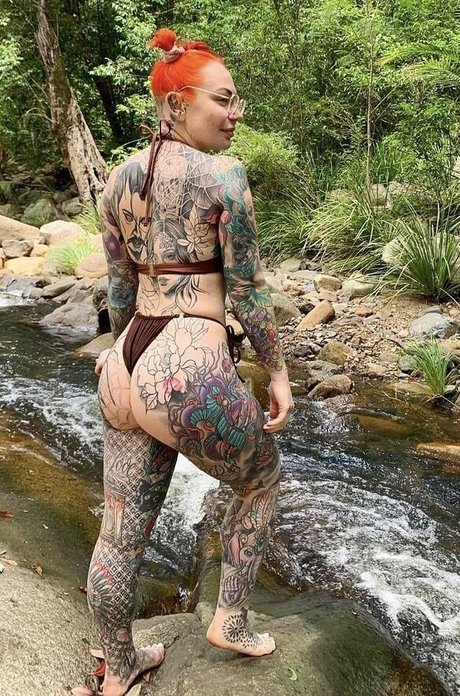 Spittingdiamonds ヌードモデル 画像