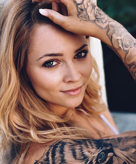 Lussy ホットなポルノスター アーカイブ