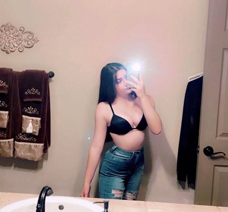 巨乳カップルオンリーファンズ セクシー裸 写真