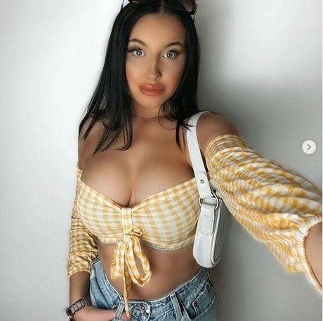 角質の女の子オンリーファンズ セクシーヌード 写真