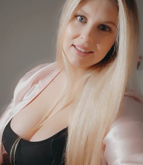 Stormy Dawn 完璧な女優 画像