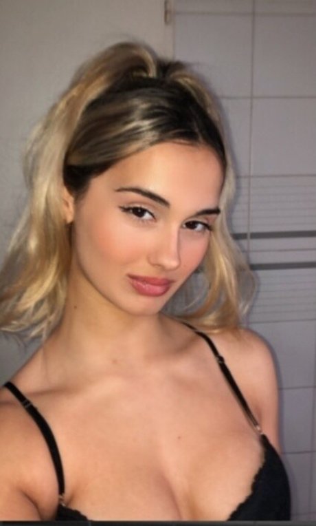 乳首 オンリーファンズ 裸 写真