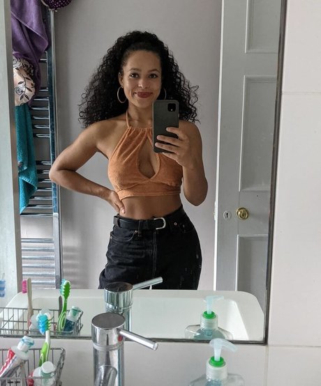 ブルネットのPOV オンリーファンズ トップ 写真