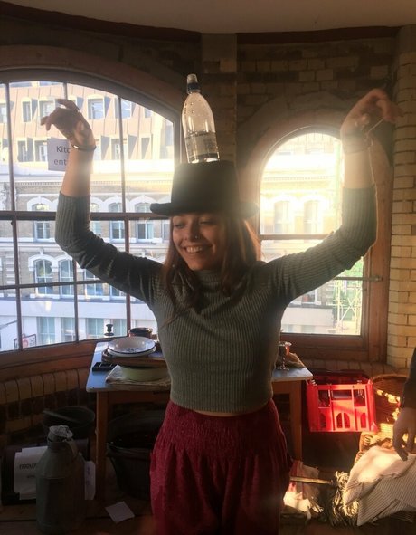 Molly Mae Osborne ヌード女優 写真