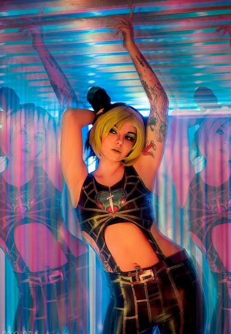 スペードのクイーン オンリーファンズ セクシー裸 写真