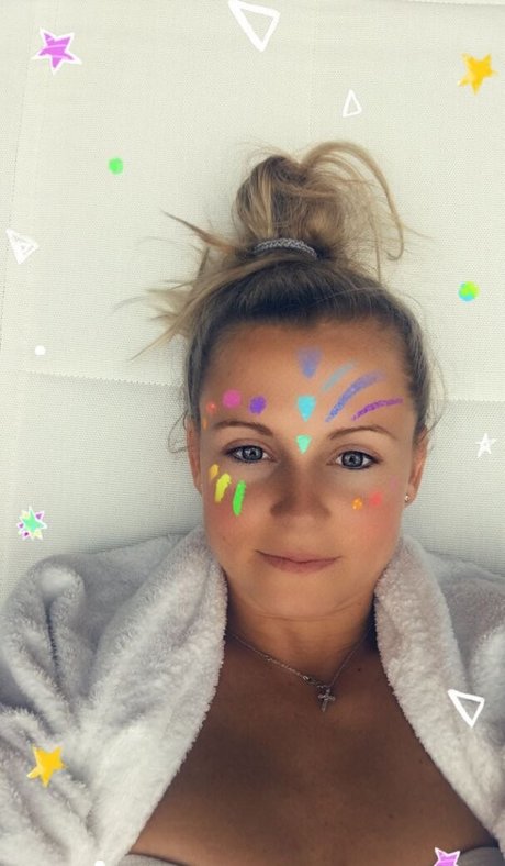 Julia Simic 無料スター 写真