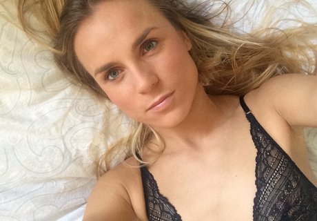 巨乳タトゥーオンリーファンズ 美しいポルノ 写真